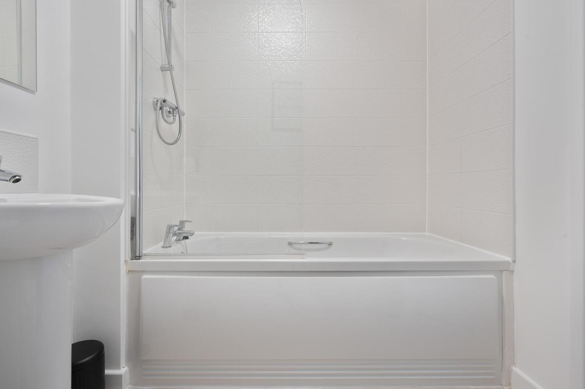 Mersey Way, Spacious 3 Bed Home, Close To Sheffield City Centre & Free Driveway Parking - Perfect For Workers, Groups & Families - Hosted By Stay Host Save Ngoại thất bức ảnh