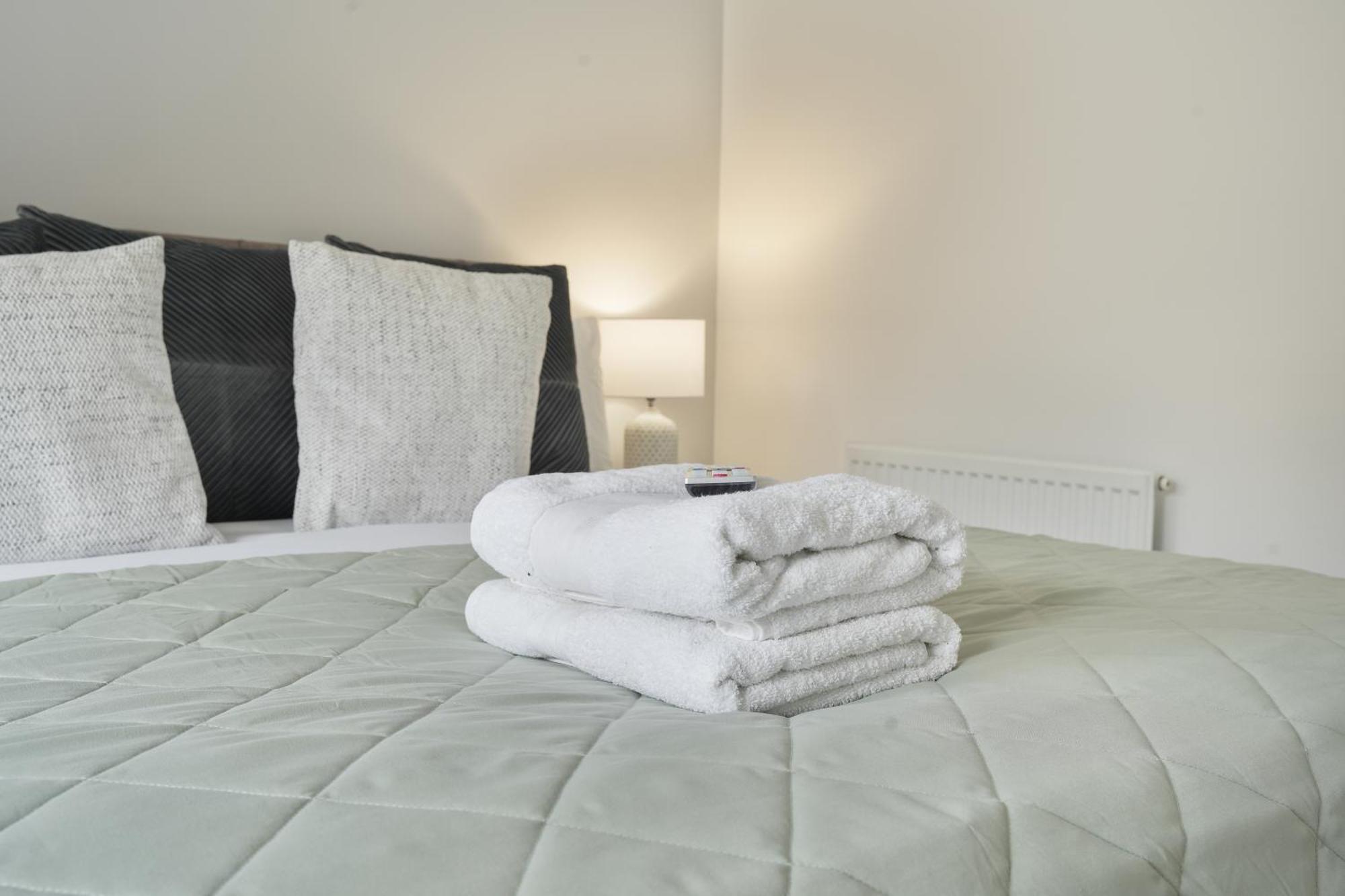 Mersey Way, Spacious 3 Bed Home, Close To Sheffield City Centre & Free Driveway Parking - Perfect For Workers, Groups & Families - Hosted By Stay Host Save Ngoại thất bức ảnh